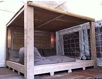 Maak dit hemelbed zelf van steigerhout.