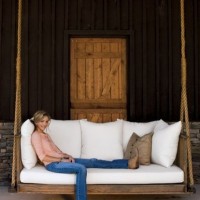 Bed en hangbankje van een pallet.
