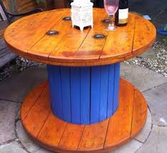 Geverfde kabeltrommel tuintafel.
